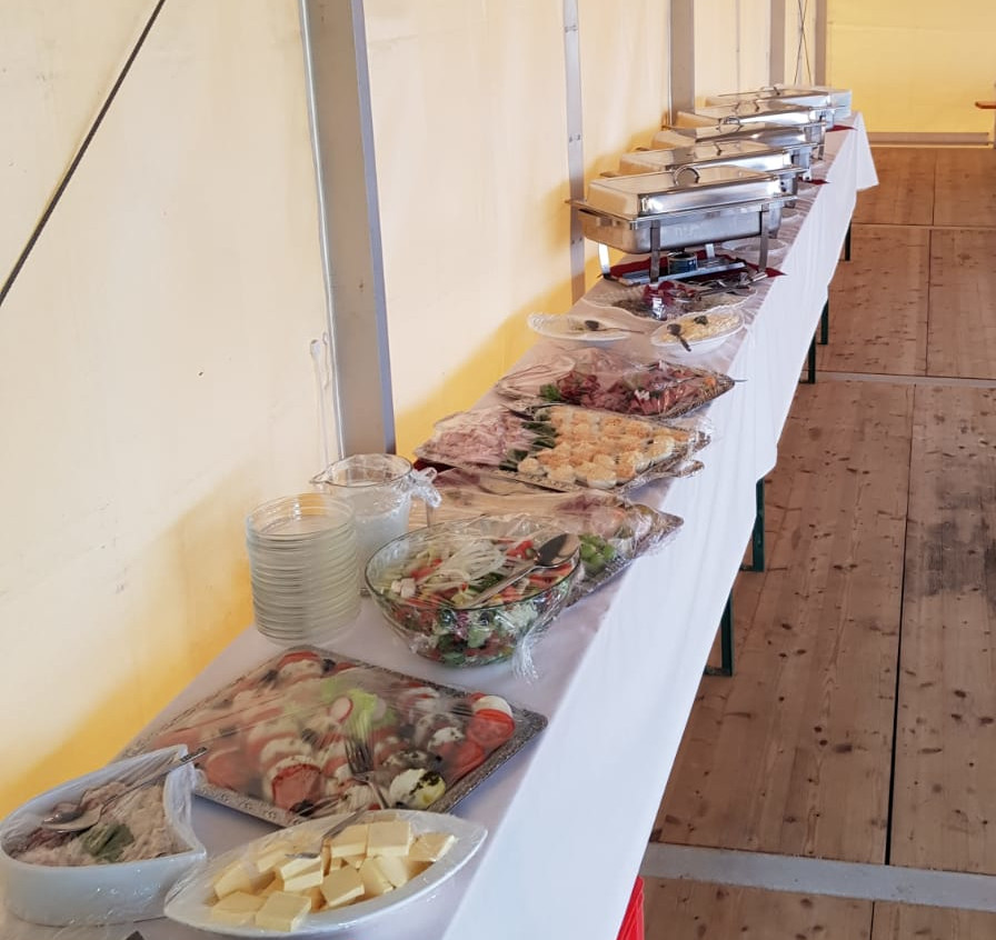 Buffet im Festzelt